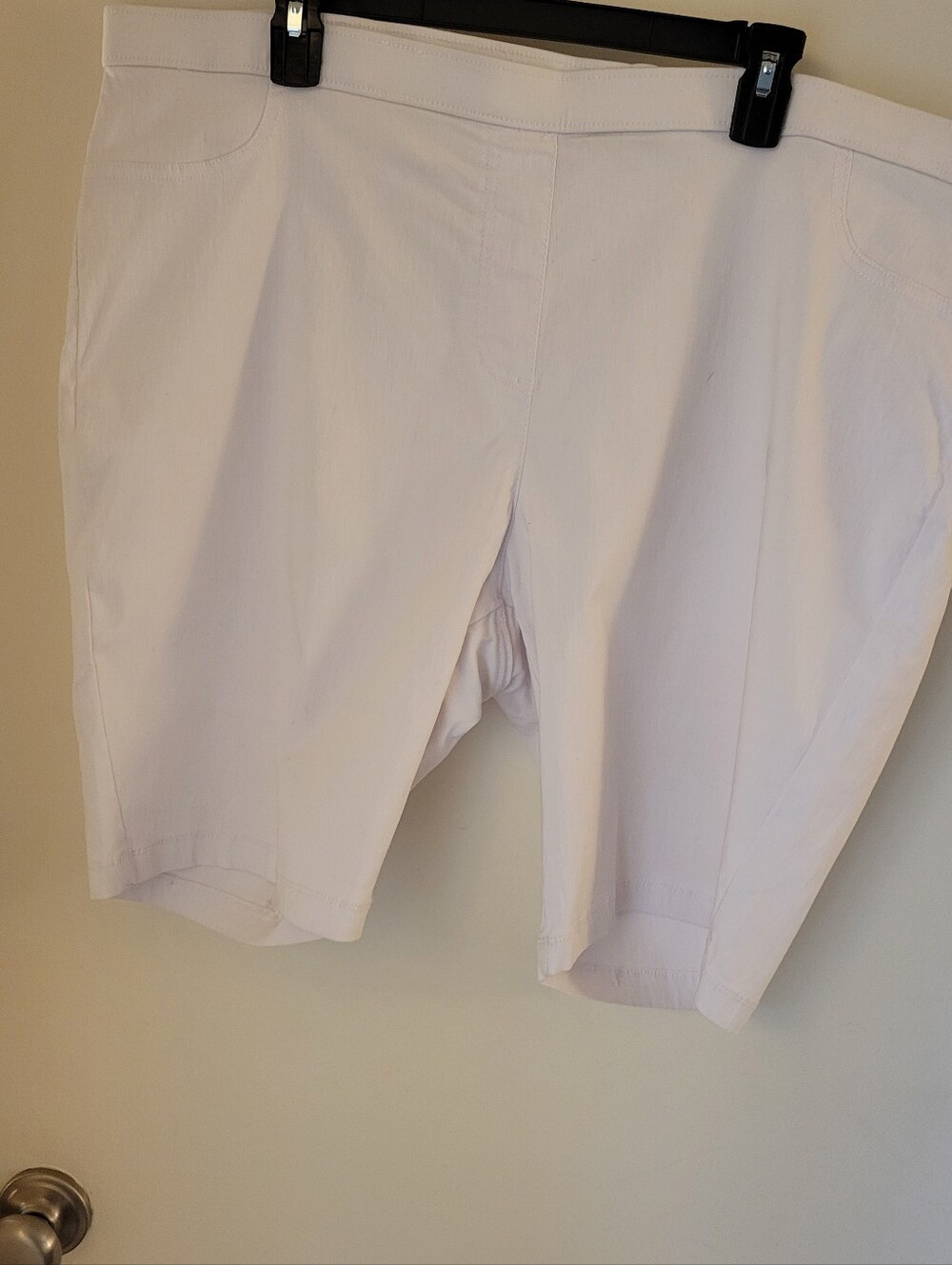 Women’s White Stretch Bermuda Shorts